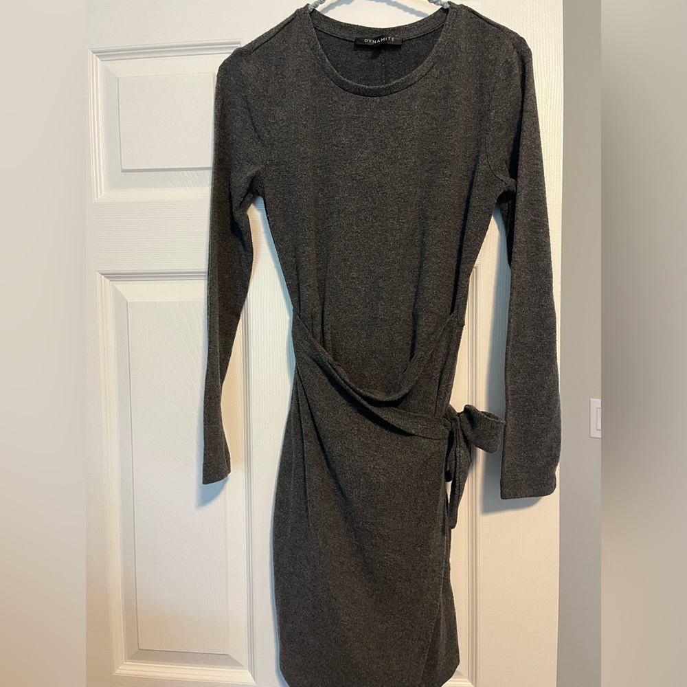 DYNAMITE- long sleeve grey wrap dress